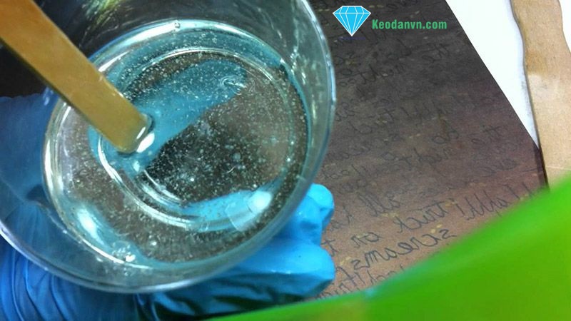 Cách xử lý bọt khí khi đổ keo epoxy resin